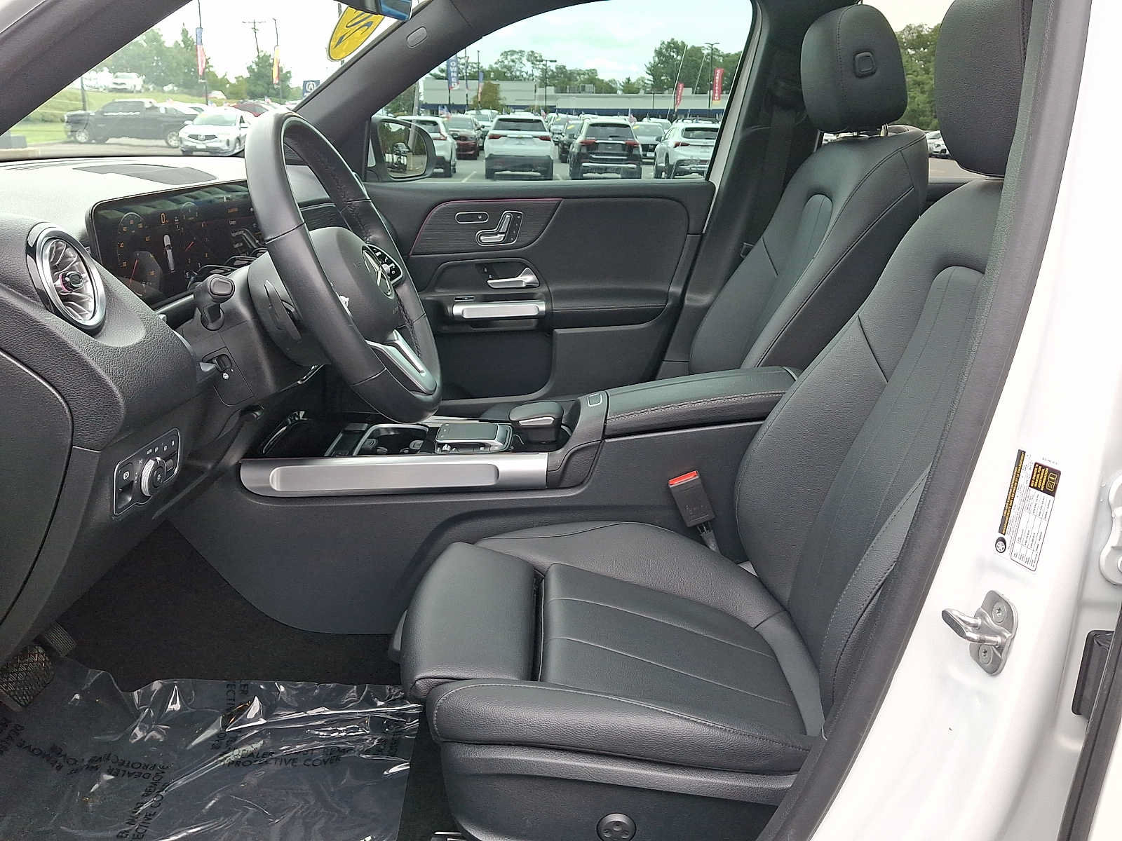 Used 2023 Mercedes-Benz GLB 250 4MATIC image 13