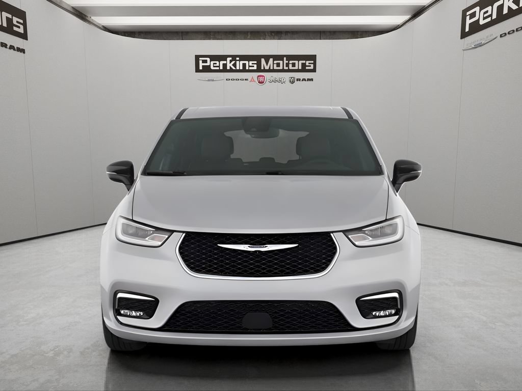 Used 2024 Chrysler Pacifica Limited FWD image 9
