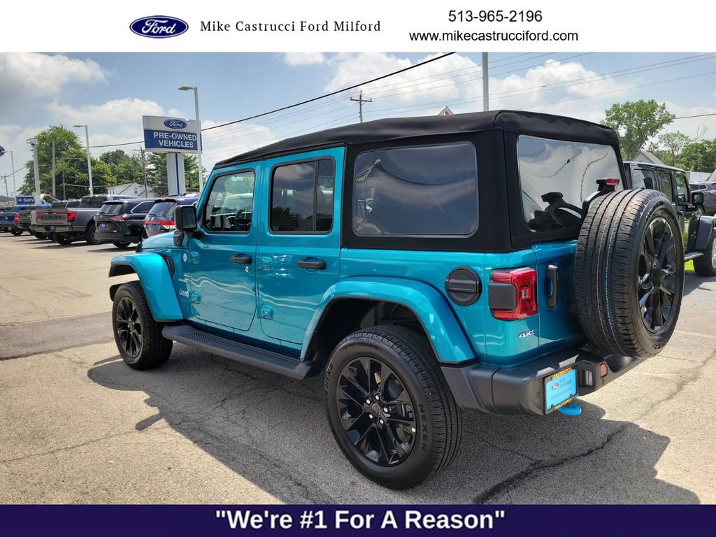 Used 2024 Jeep Wrangler Unlimited Sahara w/ Technology Group AWD/4WD image 3