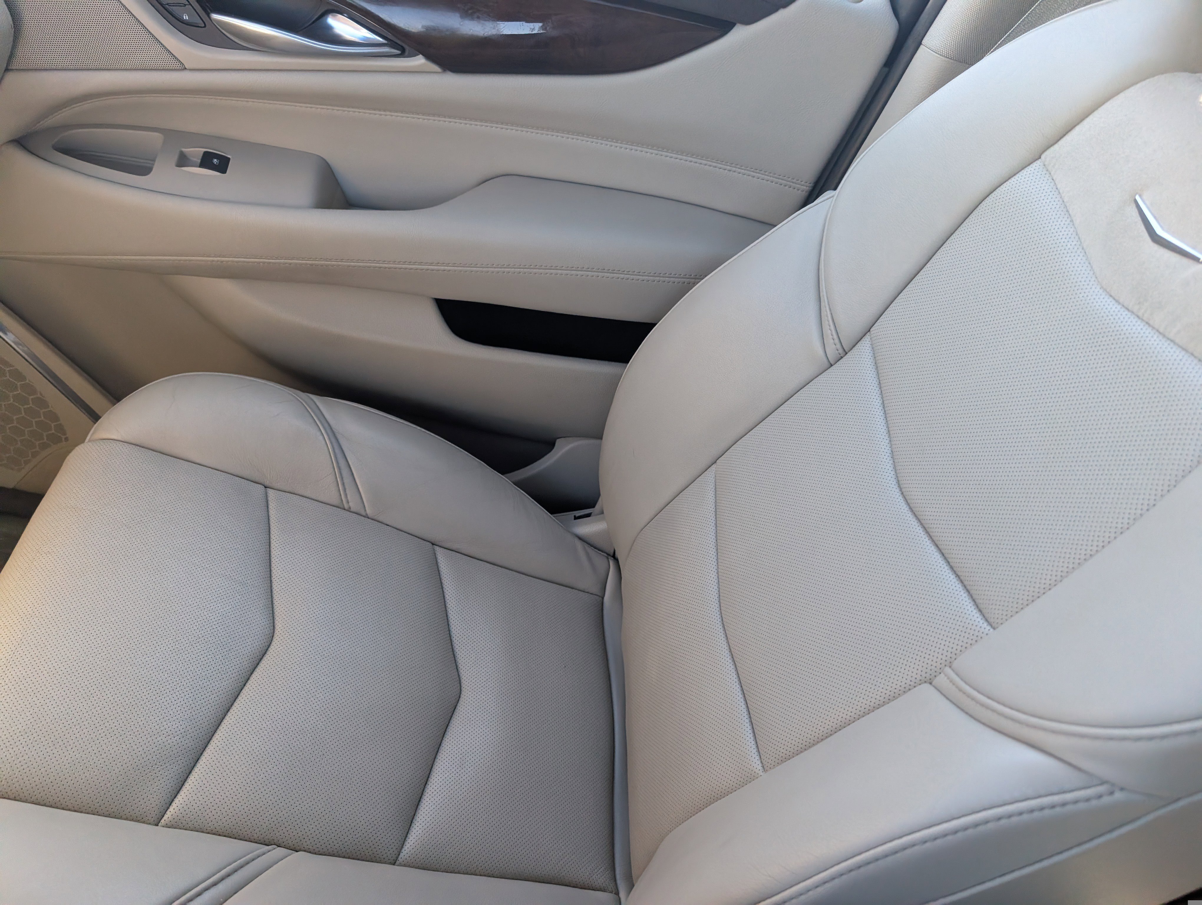 Used 2017 Cadillac Escalade Premium Luxury image 24