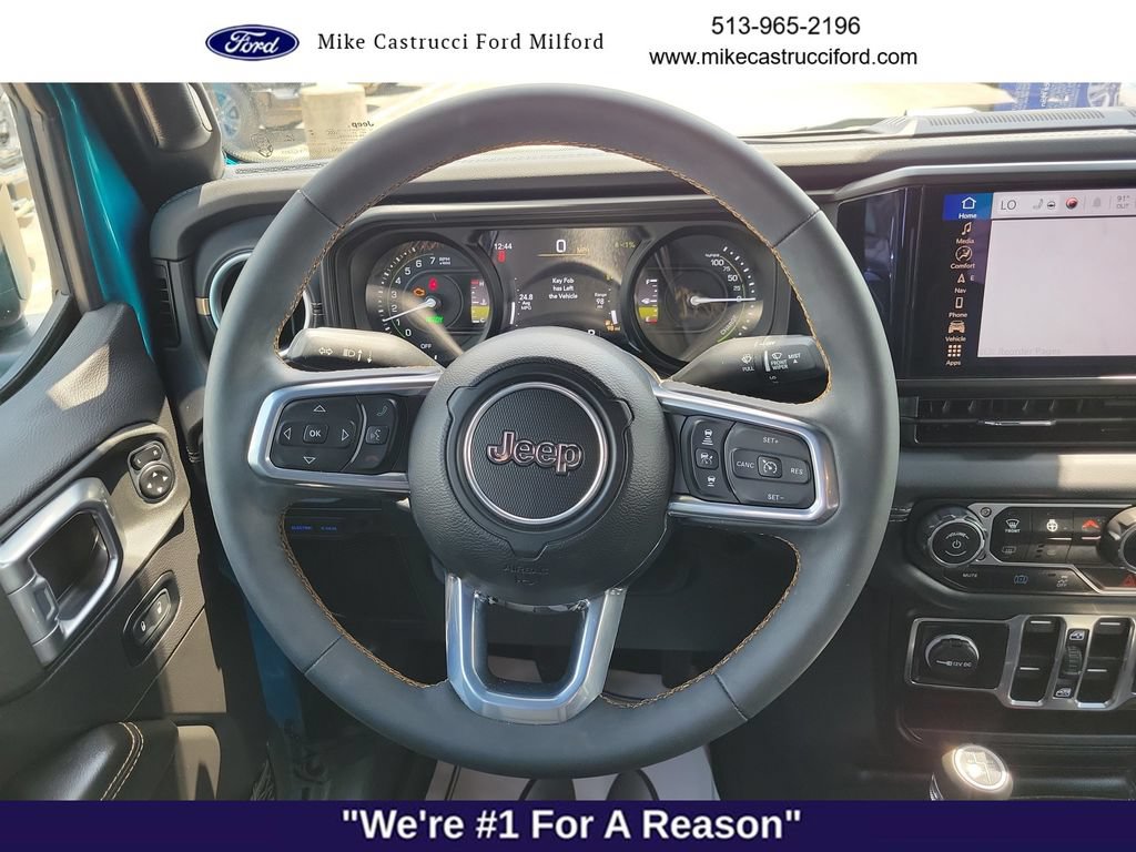 Used 2024 Jeep Wrangler Unlimited Sahara w/ Technology Group AWD/4WD image 11