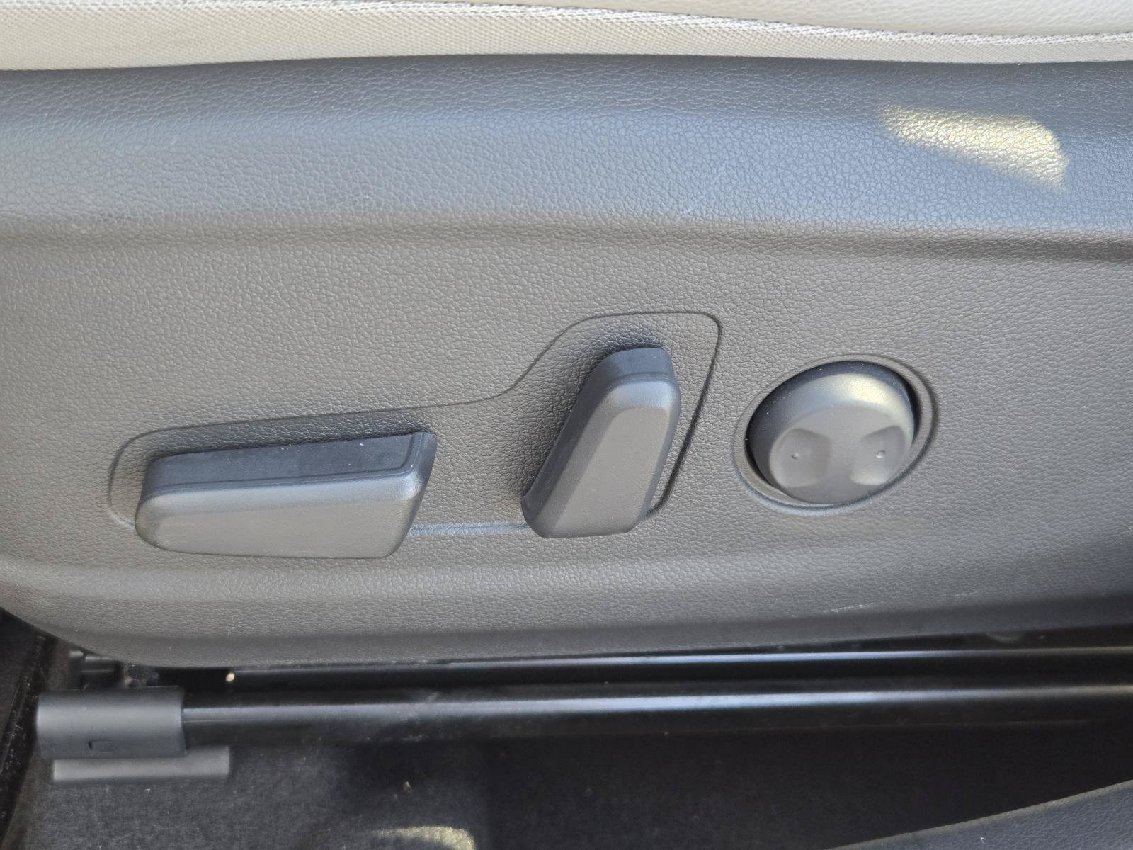 Used 2022 Hyundai Kona Limited FWD image 23