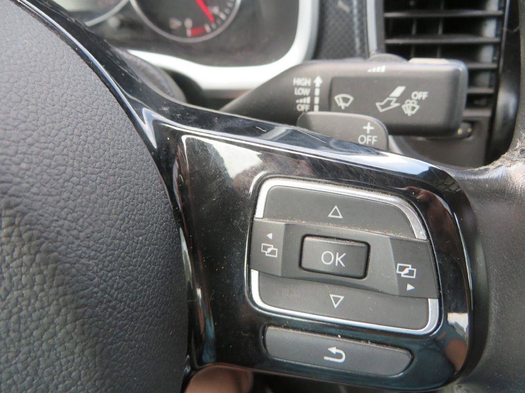 Used 2012 Volkswagen Beetle Turbo FWD image 16