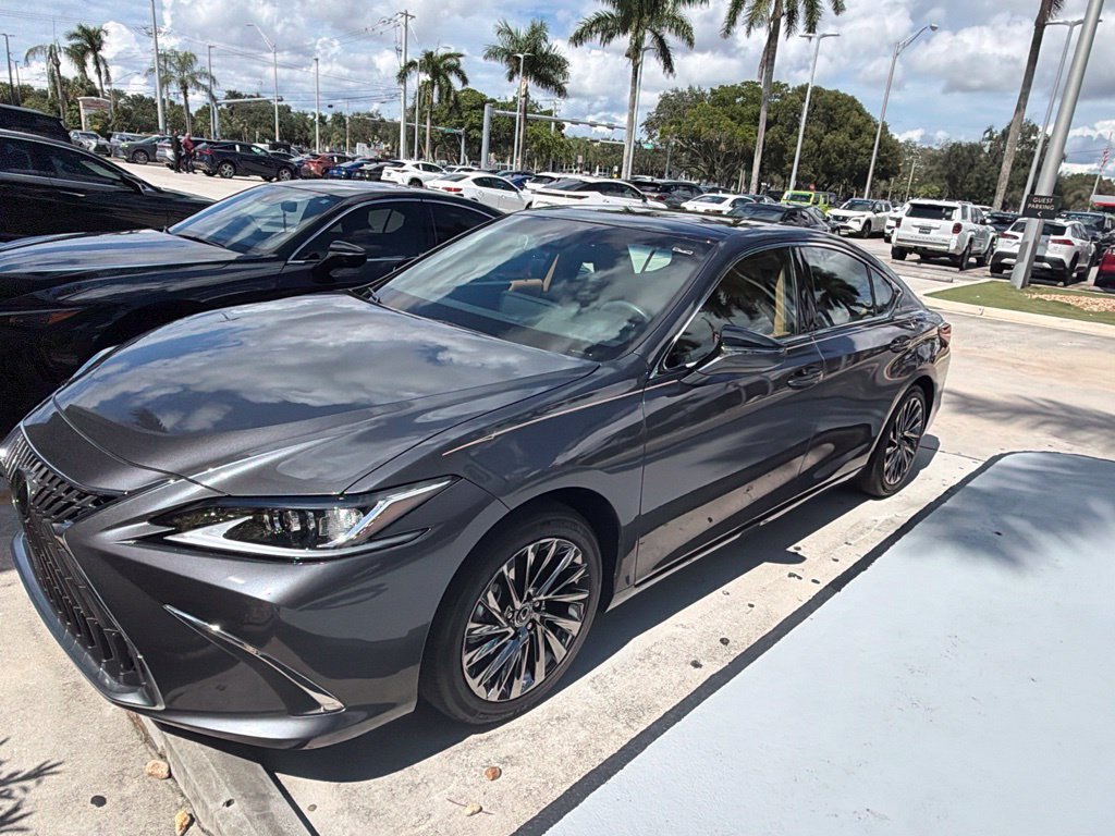 Certified 2024 Lexus ES 350 w/ Technology Package FWD image 9