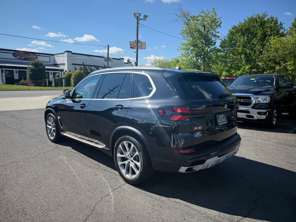 Used 2024 BMW X5 sDrive40i w/ Premium Package RWD image 5