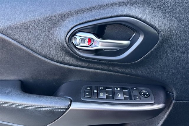 Used 2020 Jeep Cherokee Latitude image 11