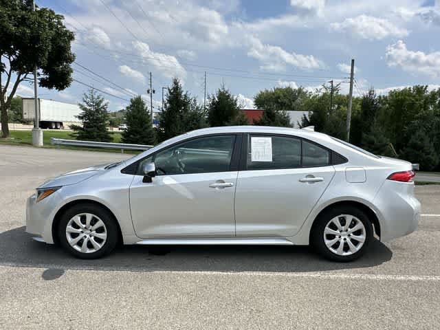 Used 2025 Toyota Corolla LE FWD image 2