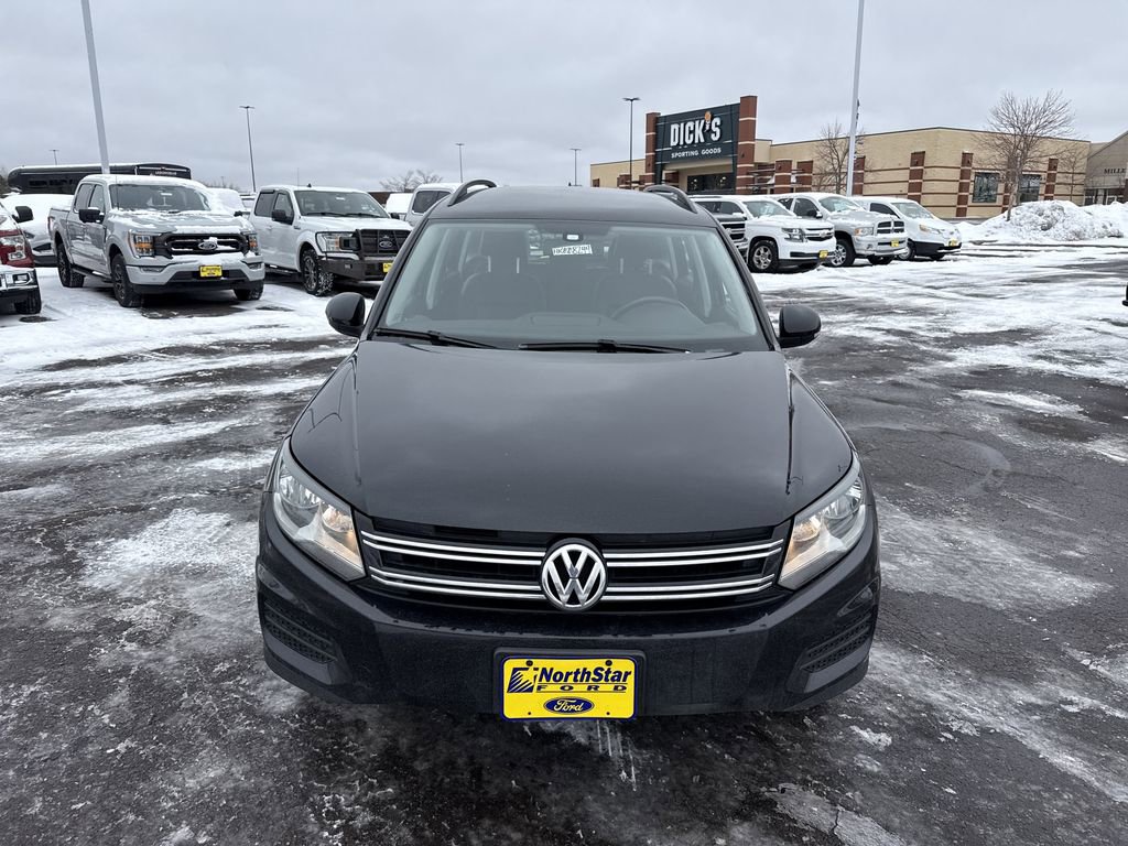 Used 2017 Volkswagen Tiguan S image 3
