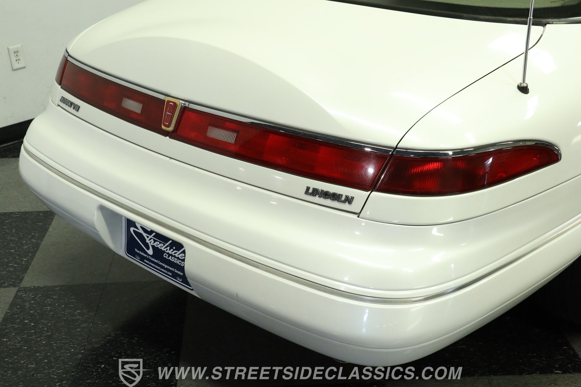 Used 1993 Lincoln Mark VIII RWD image 25