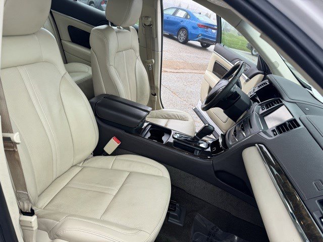 Used 2014 Lincoln MKS AWD w/ Equipment Group 101A image 40
