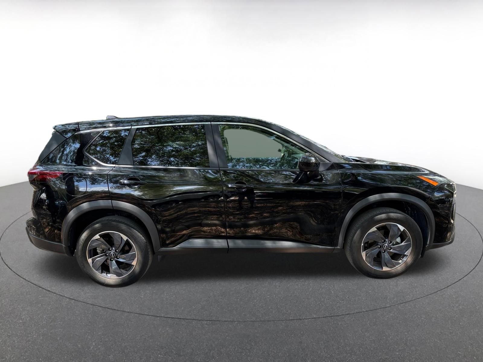 Used 2025 Nissan Rogue SV FWD image 8
