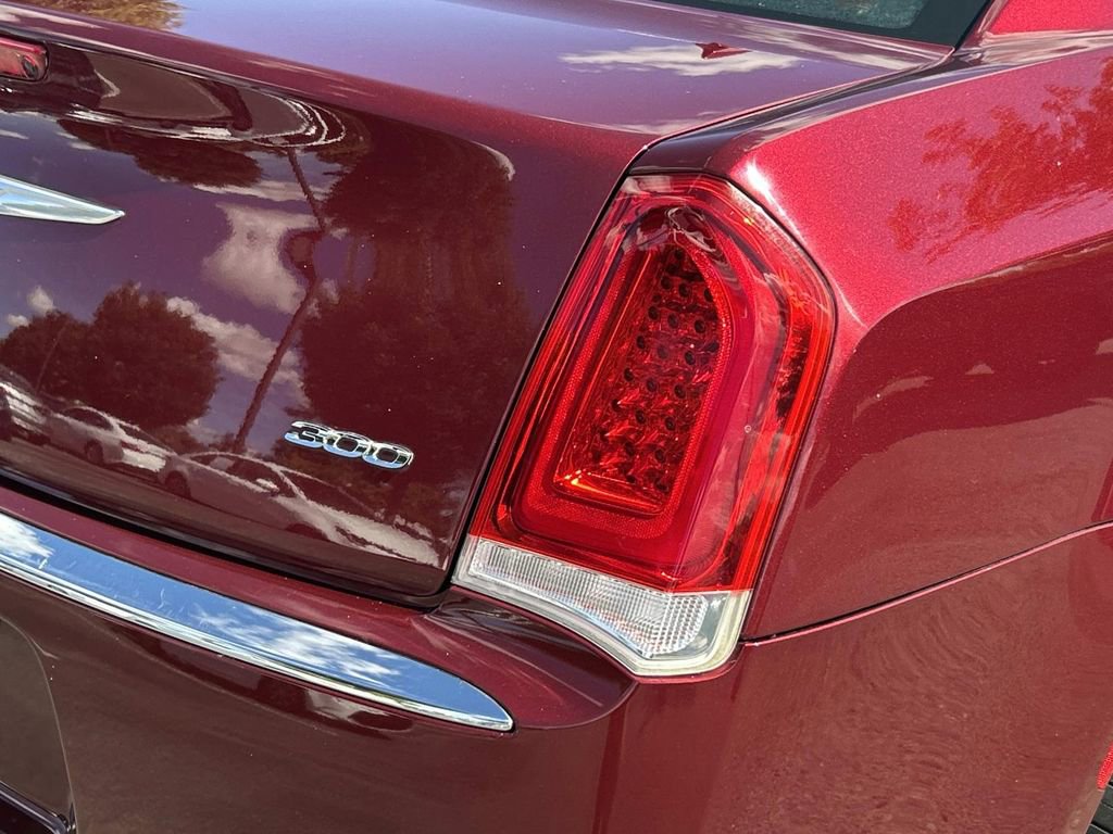 Used 2018 Chrysler 300 Limited image 12