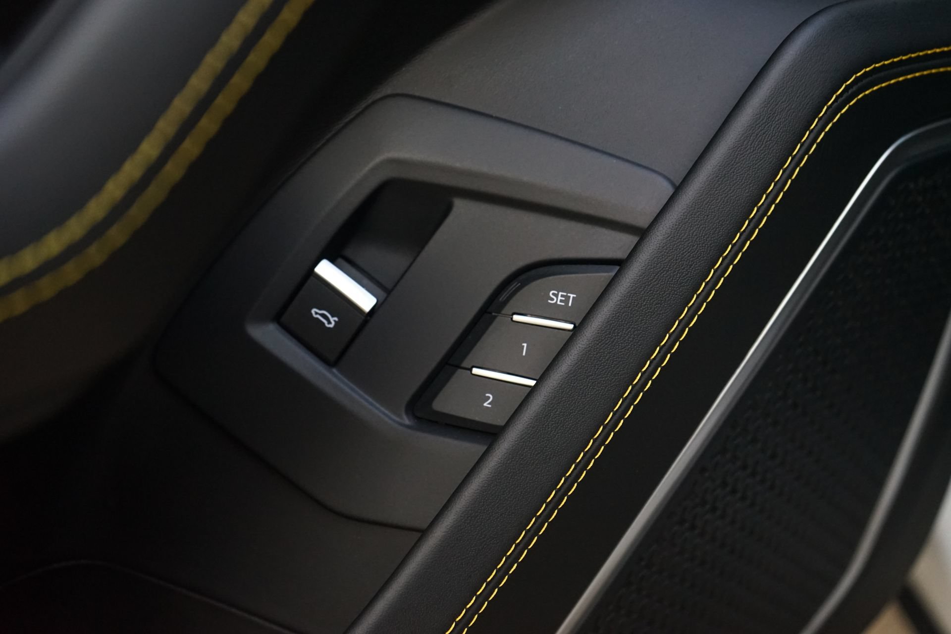 Used 2021 Lamborghini Urus AWD/4WD image 30