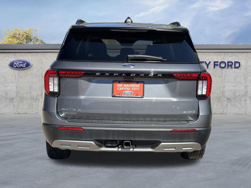 Used 2025 Ford Explorer Active w/ Active Comfort Package image 6