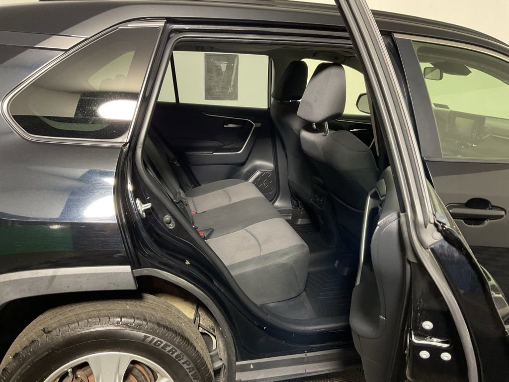 Used 2019 Toyota RAV4 XLE AWD/4WD image 35