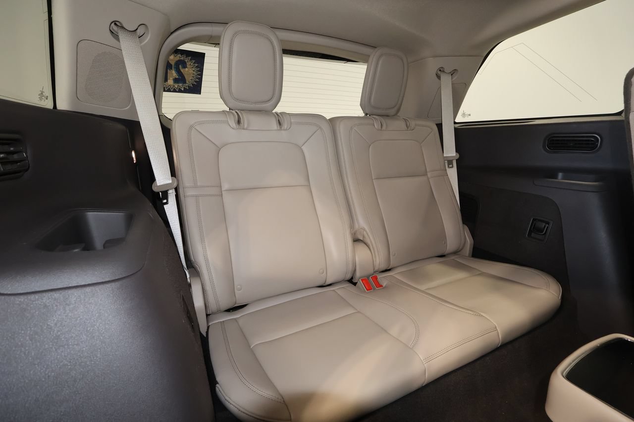 Used 2021 Lincoln Aviator Reserve w/ Equipment Group 202A AWD/4WD image 26