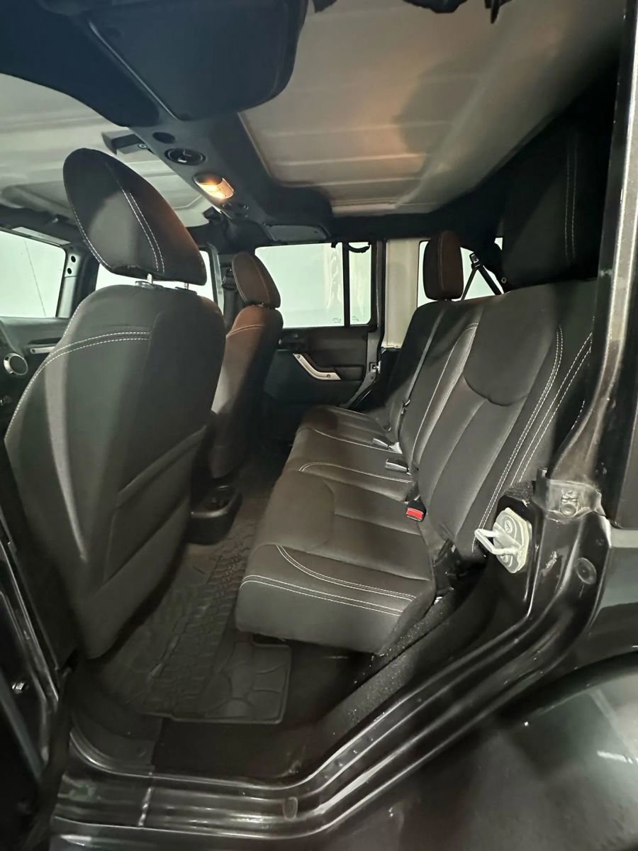 Used 2017 Jeep Wrangler Unlimited Sahara w/ Connectivity Group image 23