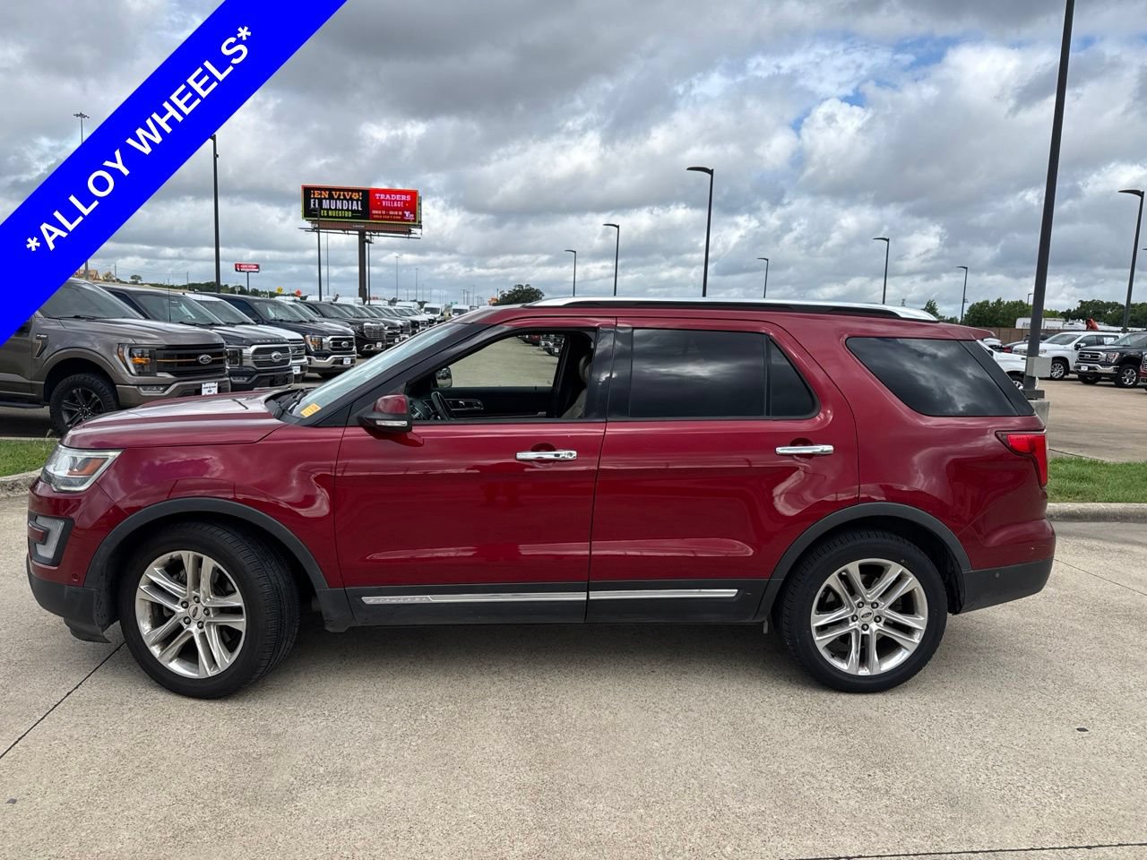 Used 2017 Ford Explorer Limited w/ Equipment Group 301A AWD/4WD image 3