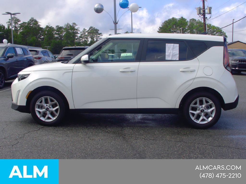 Used 2025 Kia Soul LX w/ LX Technology Package FWD image 9