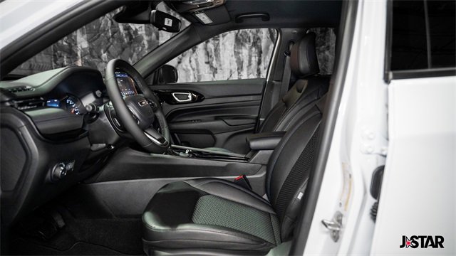 New 2026 Jeep Compass Latitude image 3