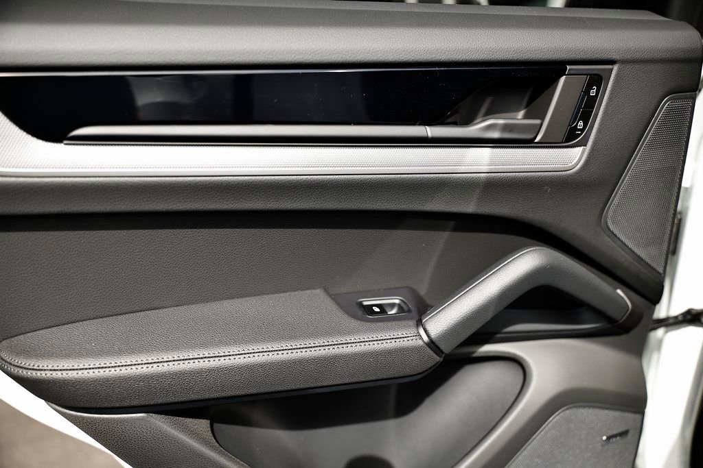 Certified 2026 Porsche Cayenne E-Hybrid AWD/4WD image 27