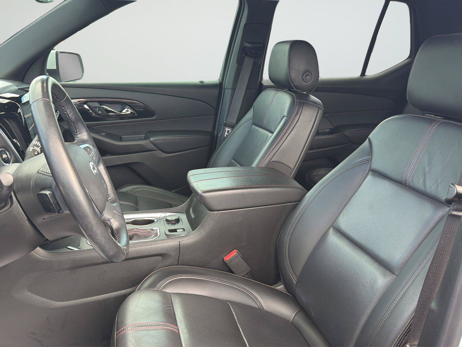 Used 2022 Chevrolet Traverse RS FWD image 24