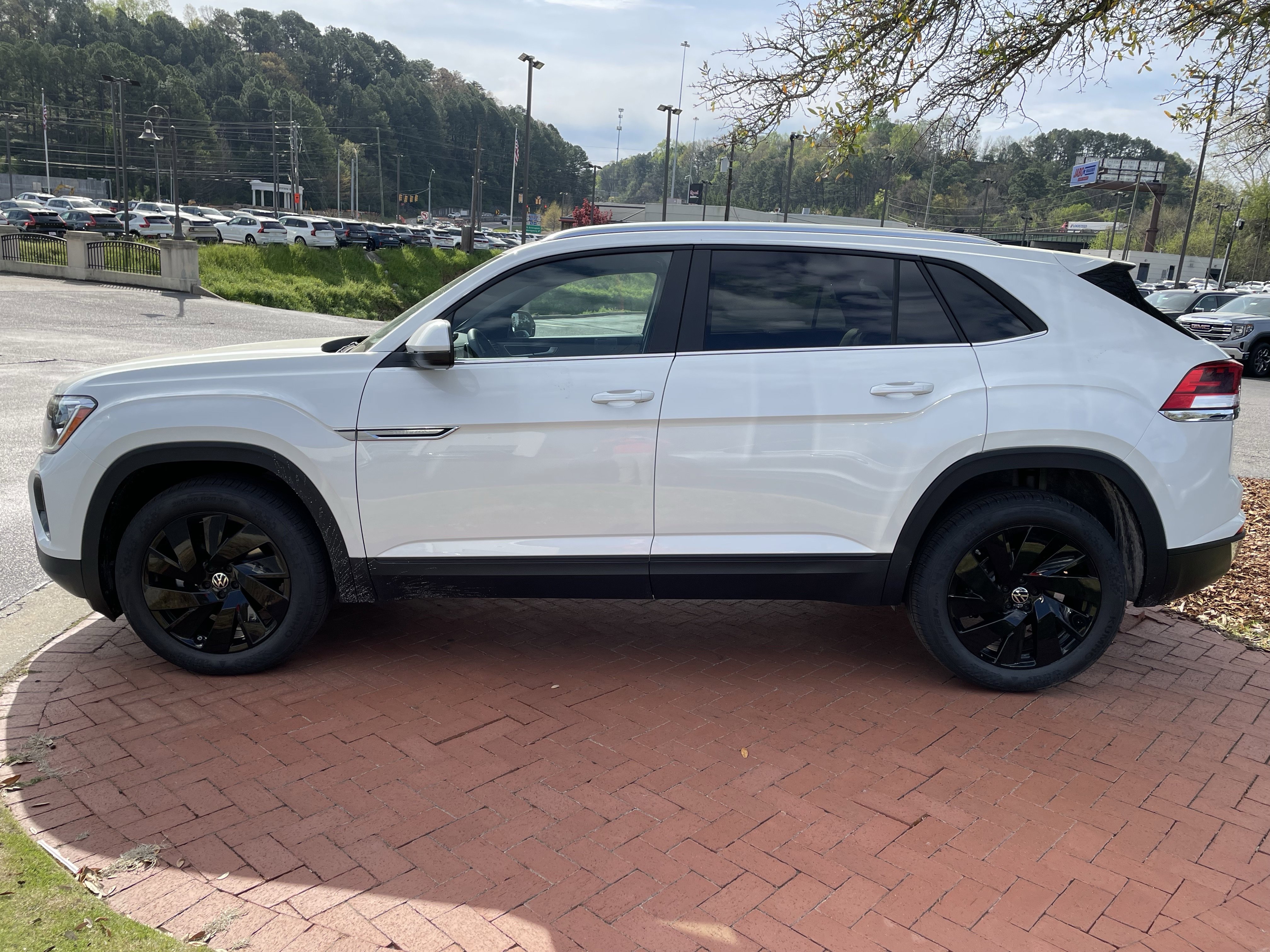 New 2026 Volkswagen Atlas Cross Sport SE image 7