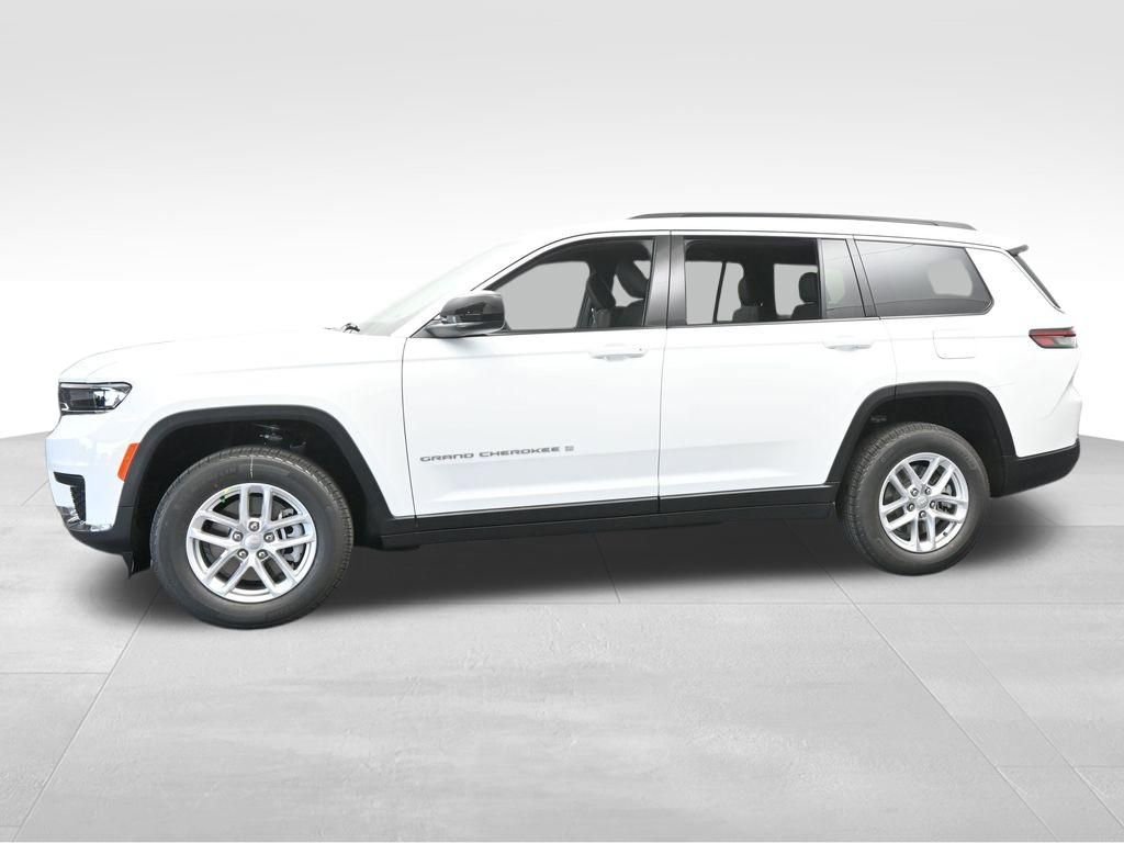 Used 2024 Jeep Grand Cherokee L Laredo w/ Luxury Tech Group I image 2