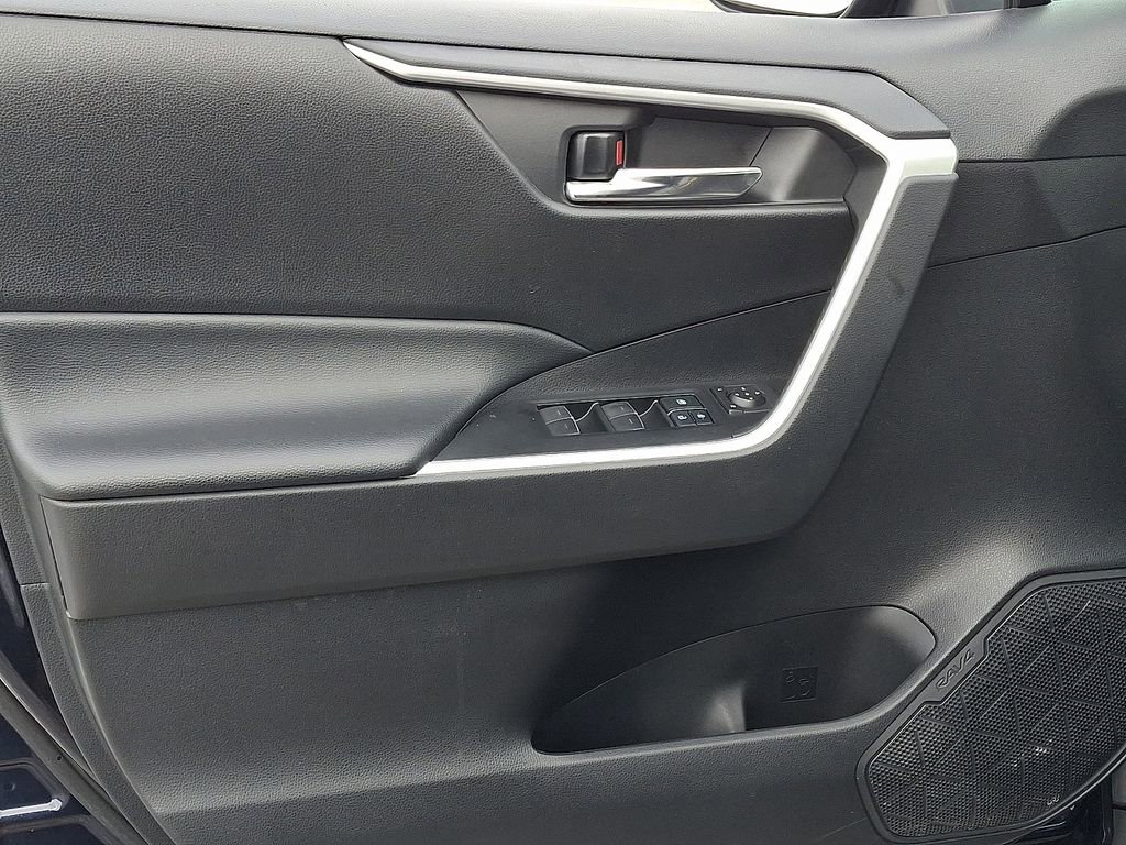 Used 2022 Toyota RAV4 XLE image 13