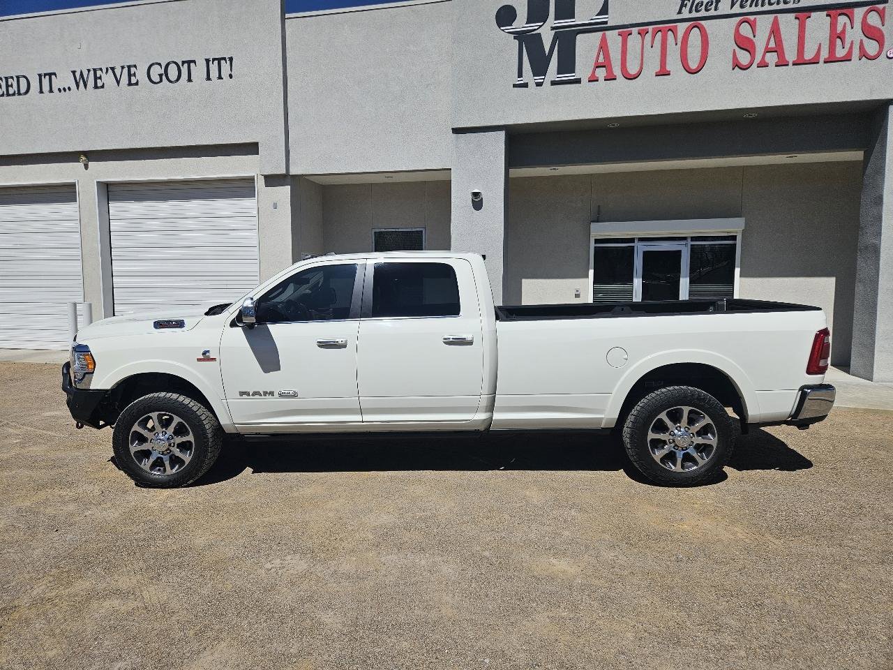 Used 2022 RAM 3500 Limited AWD/4WD image 2