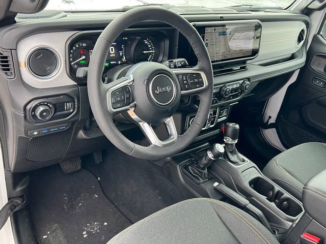 Used 2025 Jeep Wrangler Unlimited Sahara image 16