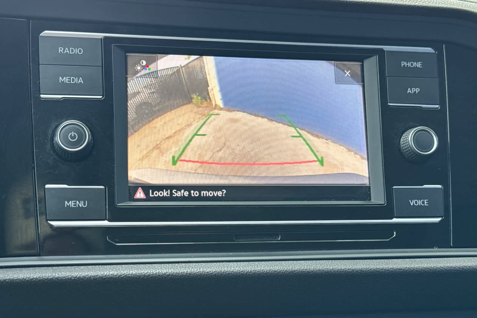 Used 2022 Volkswagen Jetta SE FWD image 19