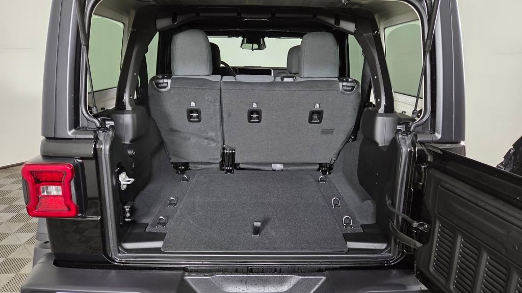 New 2026 Jeep Wrangler Unlimited Rubicon AWD/4WD image 9