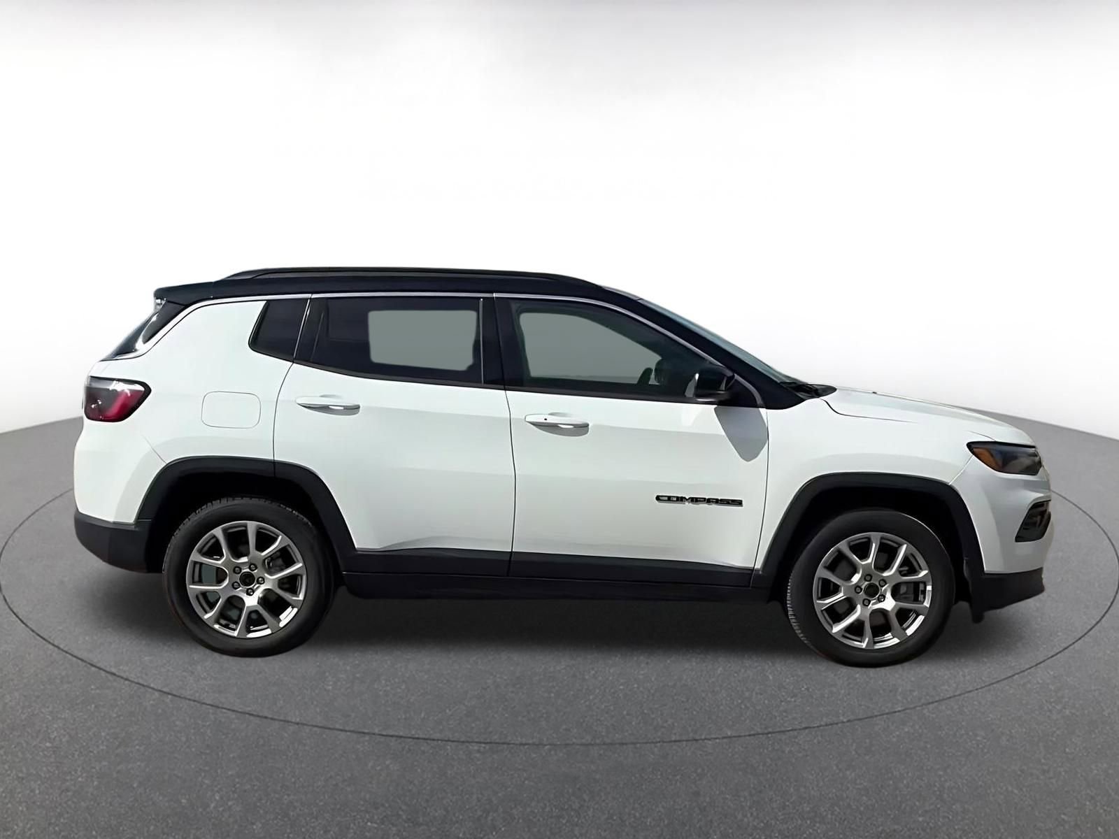 Used 2025 Jeep Compass Limited AWD/4WD image 16