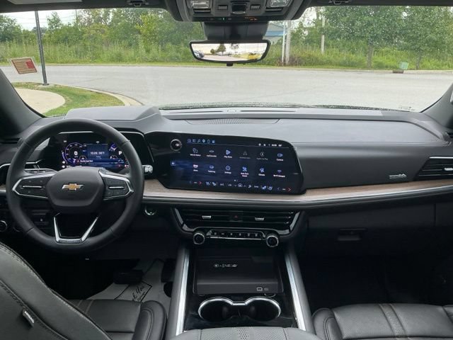 Used 2025 Chevrolet Suburban High Country AWD/4WD image 22
