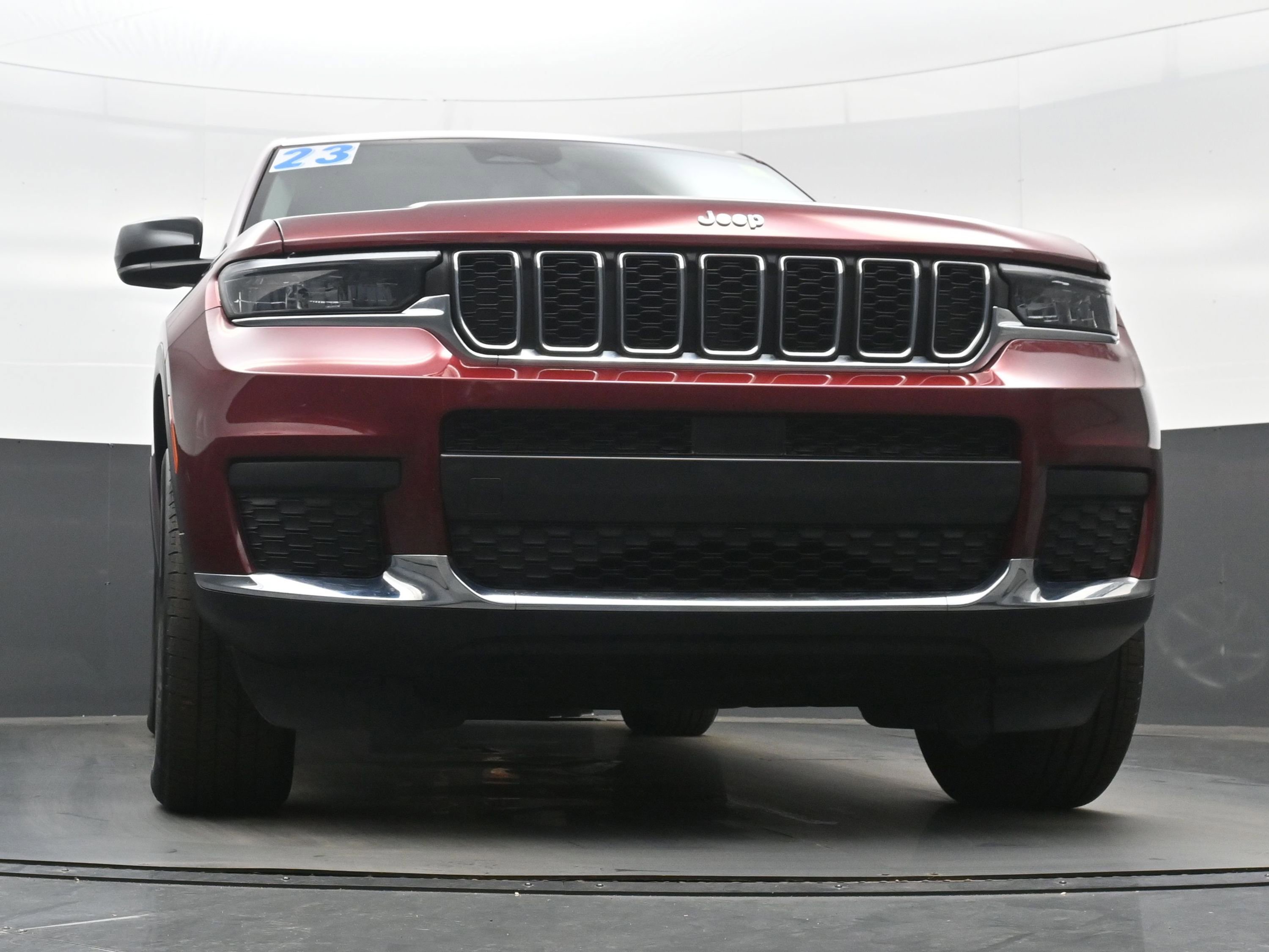 Used 2023 Jeep Grand Cherokee L Laredo image 32