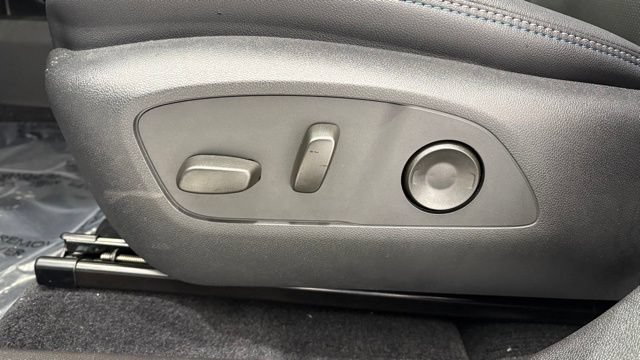 New 2026 Chevrolet Equinox EV LT AWD/4WD image 14
