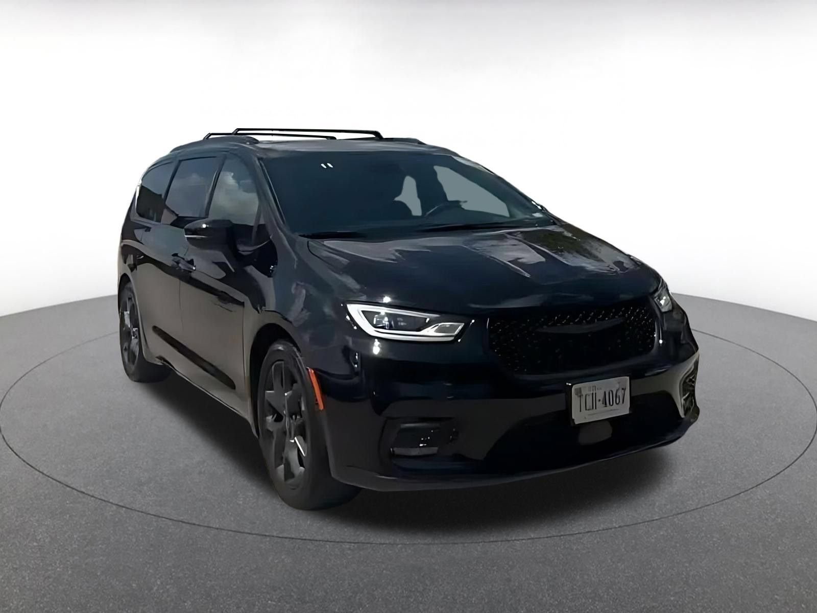 Used 2025 Chrysler Pacifica Limited FWD image 3