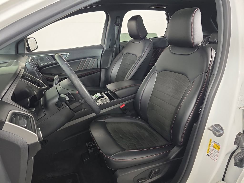 Used 2024 Ford Edge ST-Line w/ Class II Trailer Tow Package image 16
