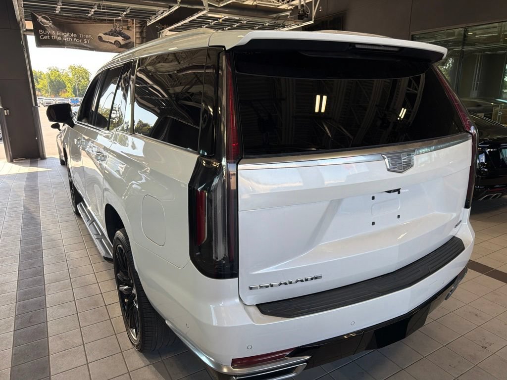 Used 2021 Cadillac Escalade Premium Luxury AWD/4WD image 6