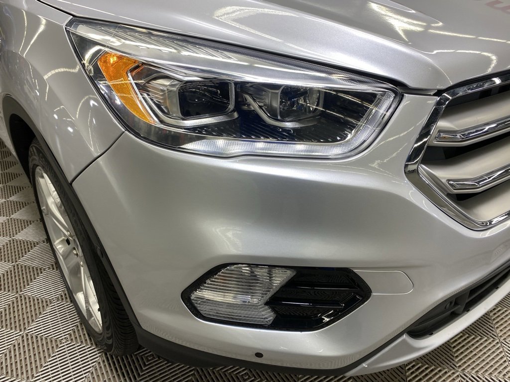Used 2019 Ford Escape Titanium image 3