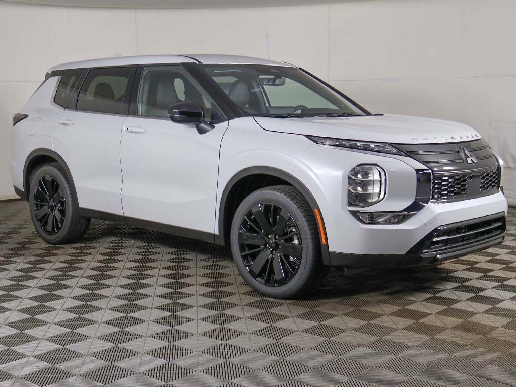 New 2026 Mitsubishi Outlander LE FWD image 2