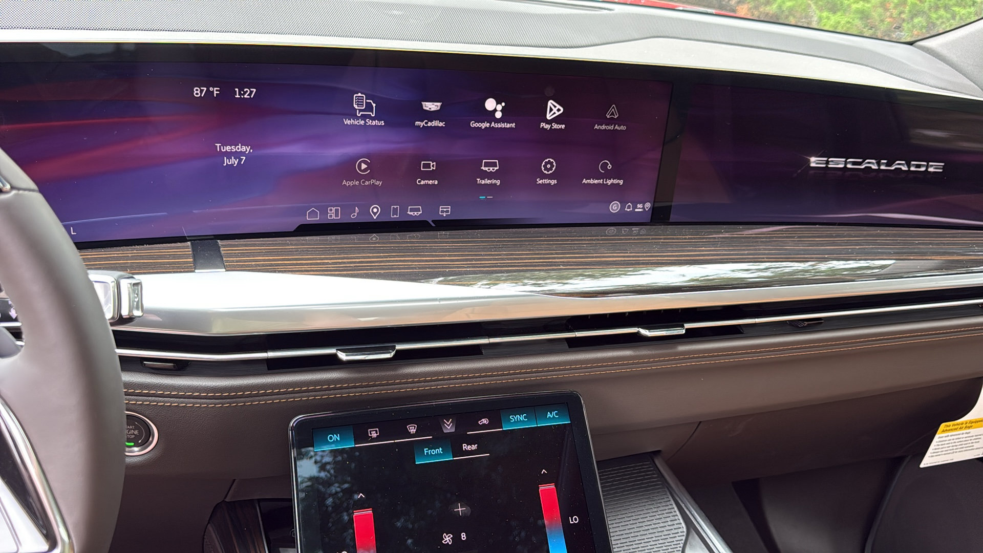 New 2026 Cadillac Escalade Luxury w/ LPO, Radiant Package AWD/4WD image 19