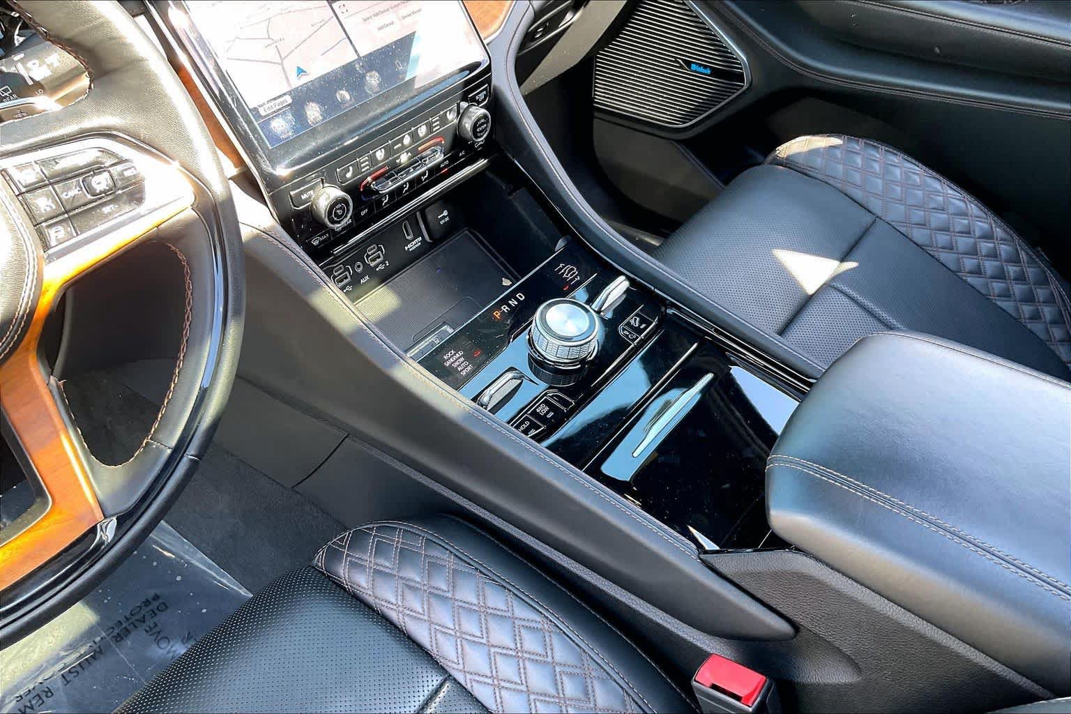 Used 2022 Jeep Grand Cherokee Summit AWD/4WD image 16