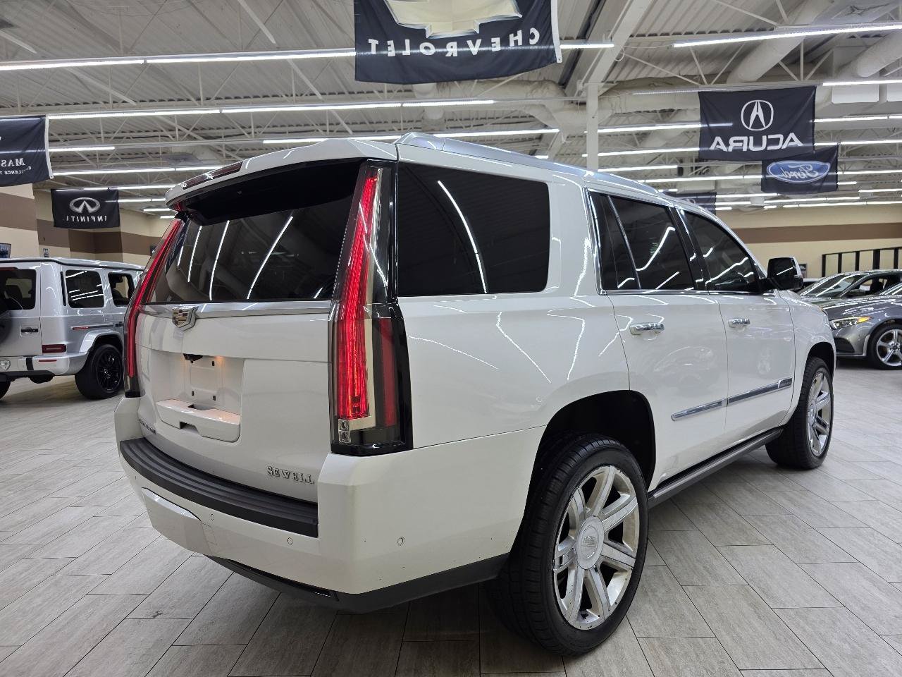 Used 2017 Cadillac Escalade Premium Luxury AWD/4WD image 6