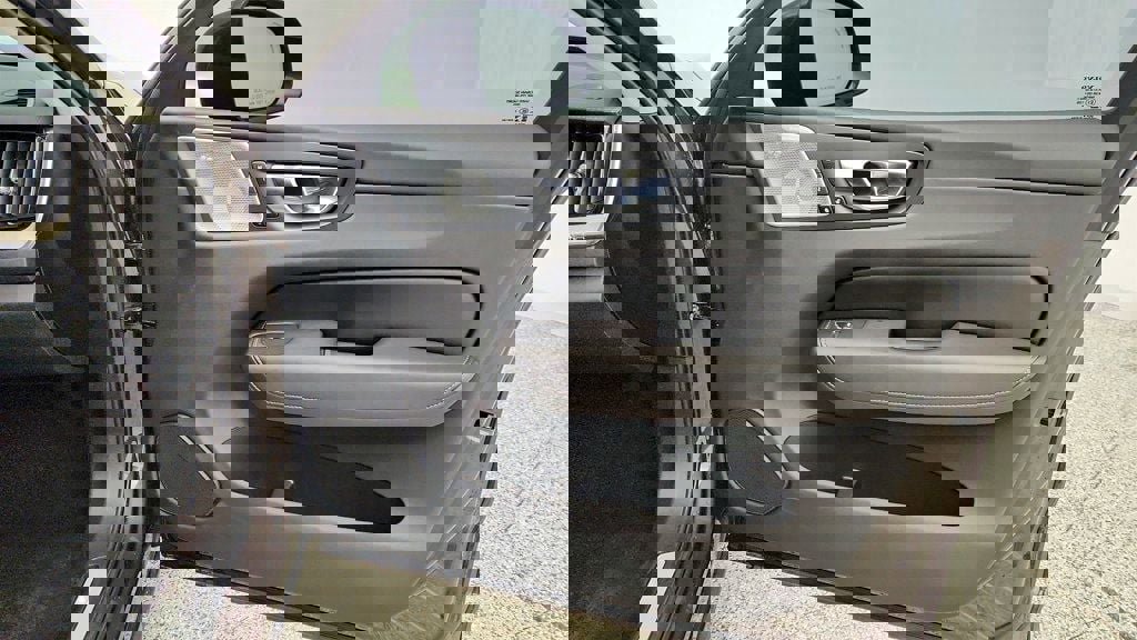 Used 2022 Volvo XC60 T8 Inscription w/ Advanced Package image 27