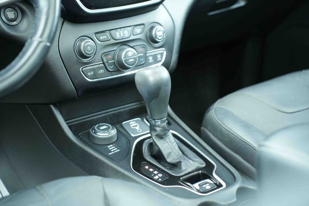 Used 2021 Jeep Cherokee Limited AWD/4WD image 28