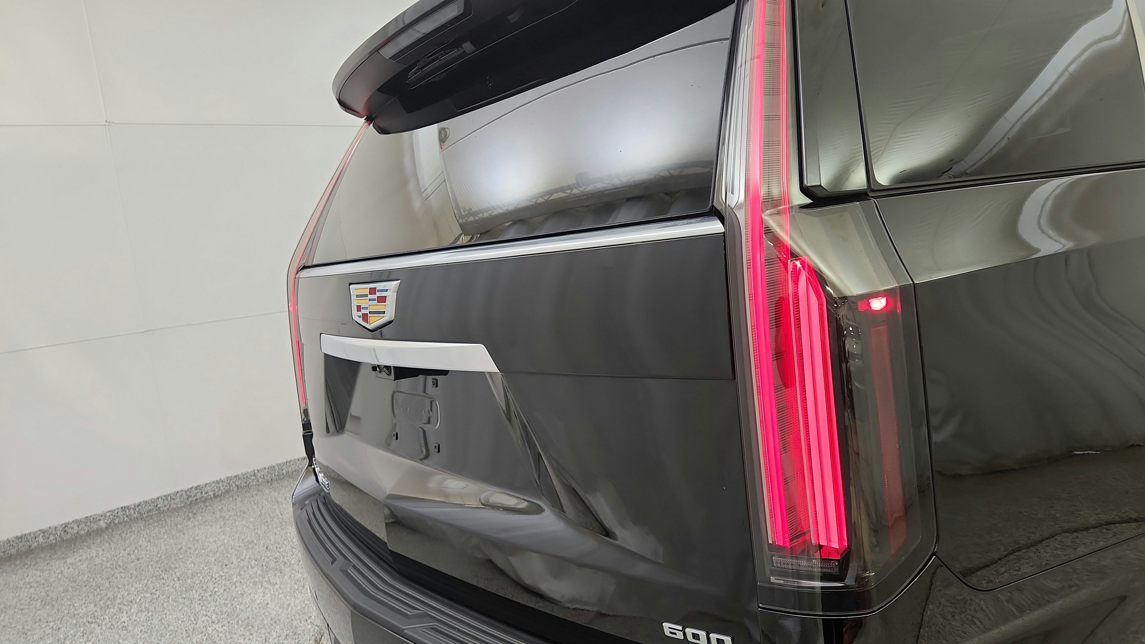 Used 2026 Cadillac Escalade Luxury w/ LPO, Floor Liner Package AWD/4WD image 34