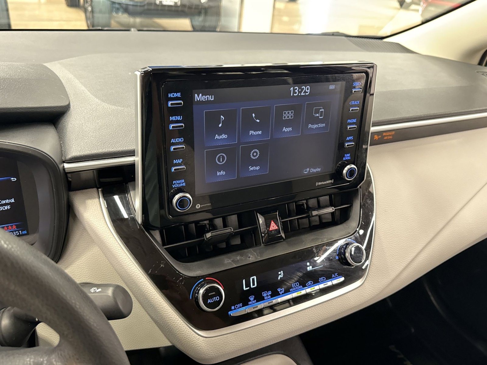 Used 2021 Toyota Corolla LE w/ LE Convenience Package FWD image 21