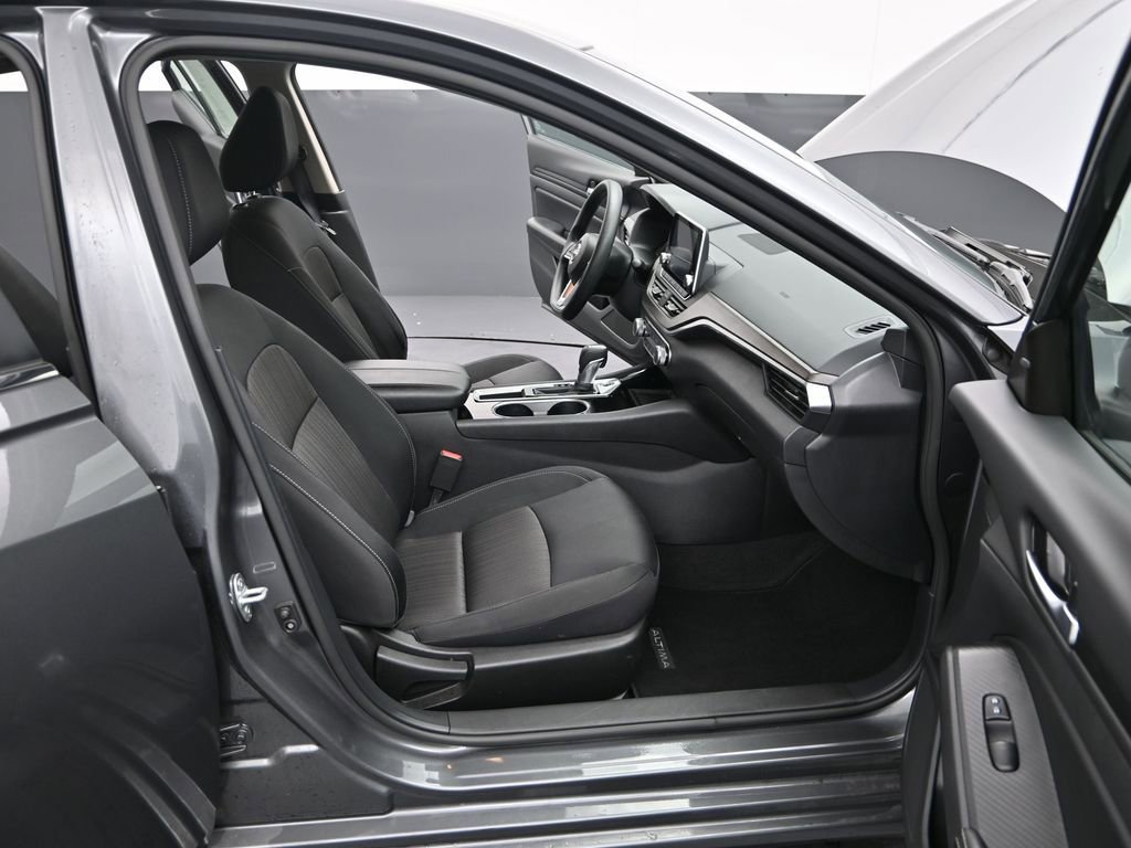 Used 2024 Nissan Altima 2.5 SV image 13